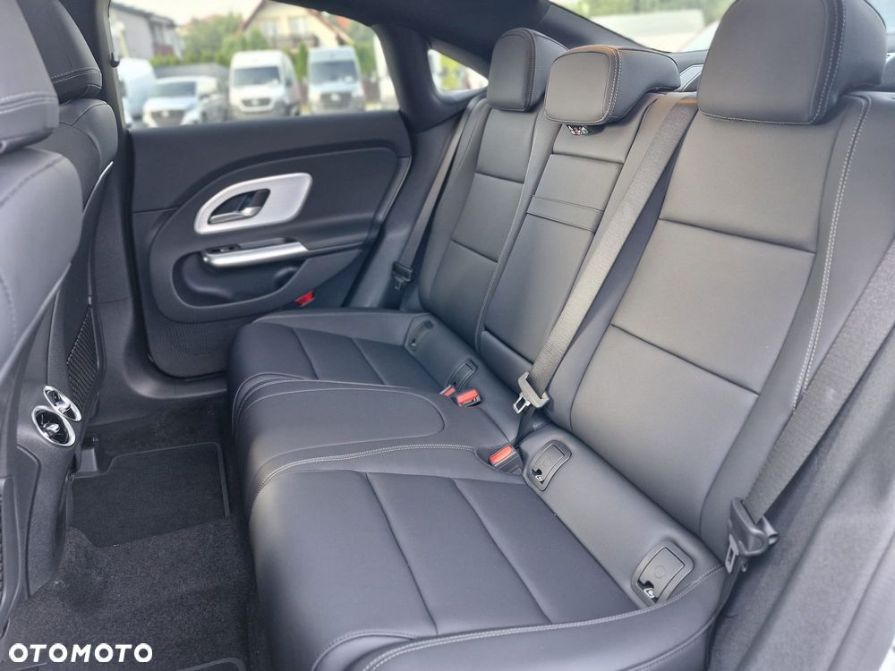 Mercedes-Benz CLA 200 mHEV 8G-DCT - 16