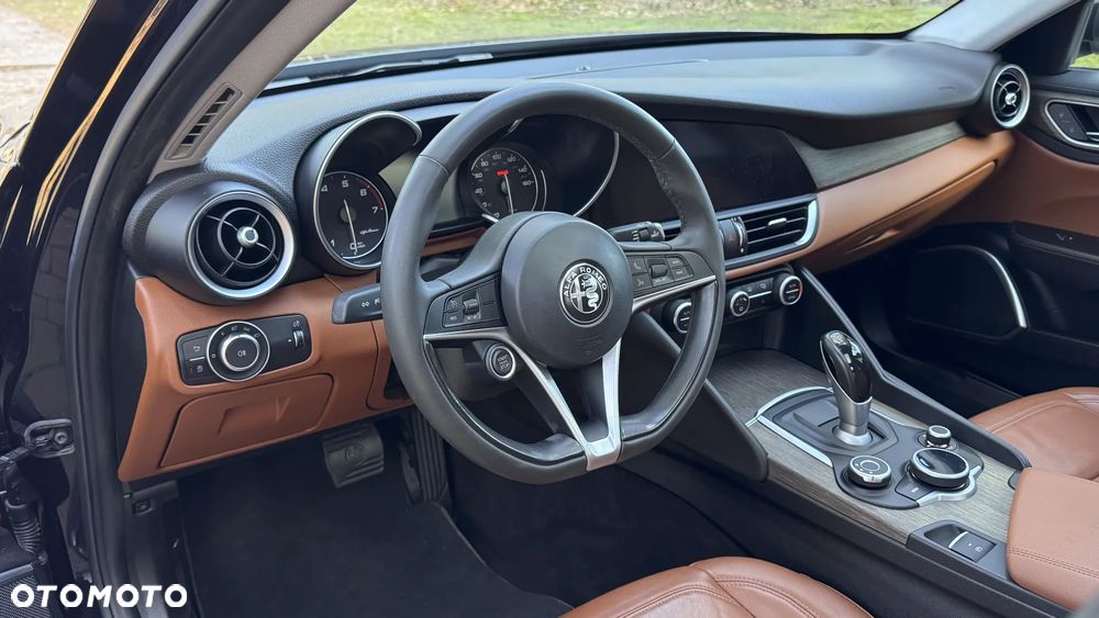 Alfa Romeo Giulia 2.0 Turbo 16V AT8-Q4 Ti - 21