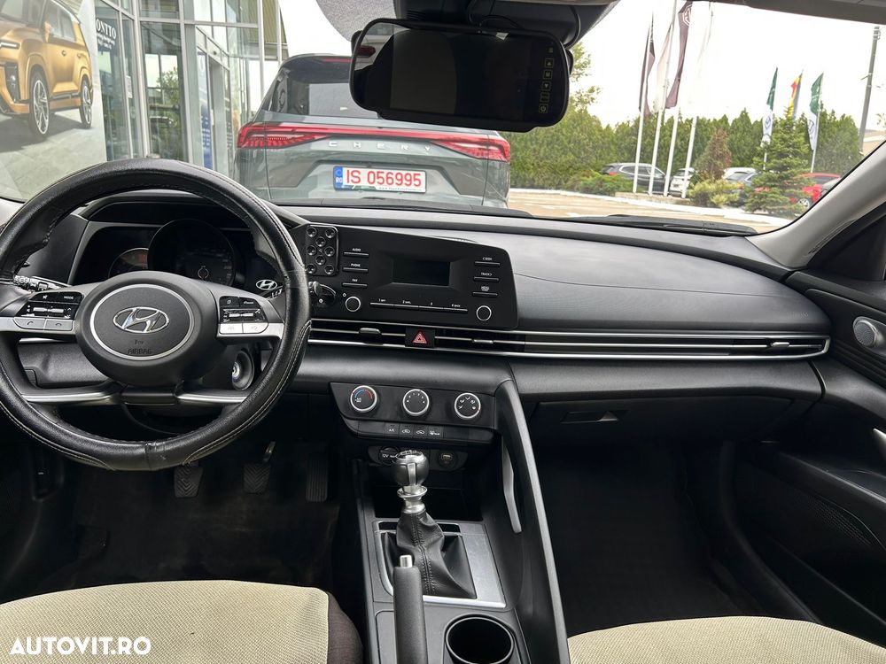 Hyundai Elantra 1.6 l 123 CP 6MT Classic - 11