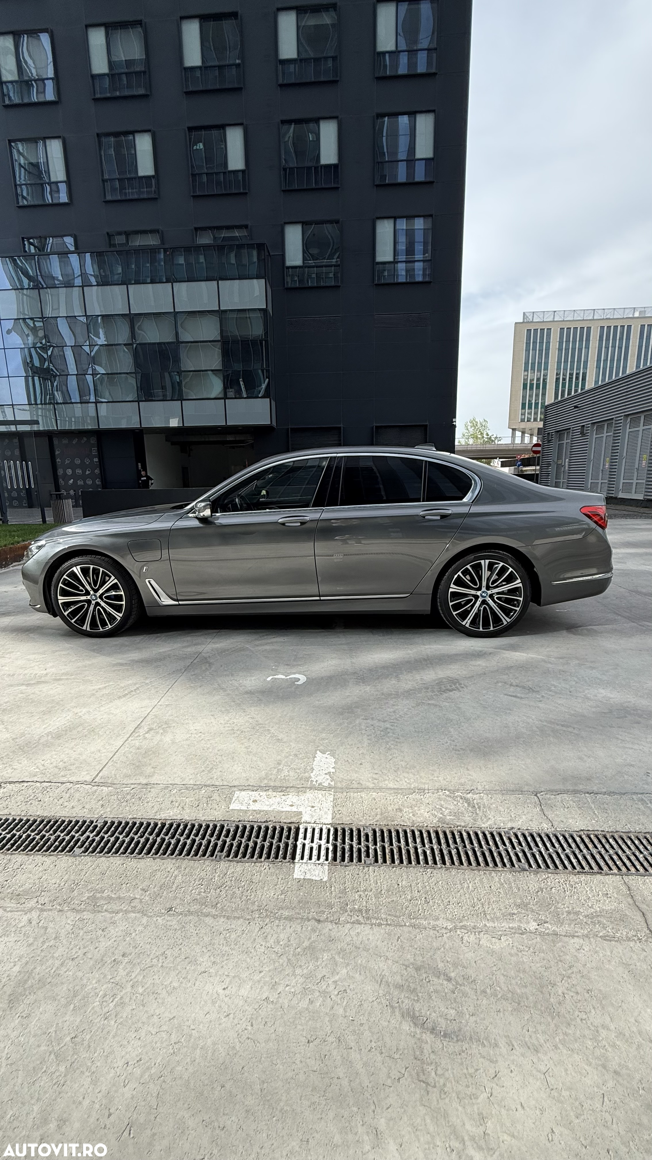 BMW Seria 7 740e iPerformance - 6
