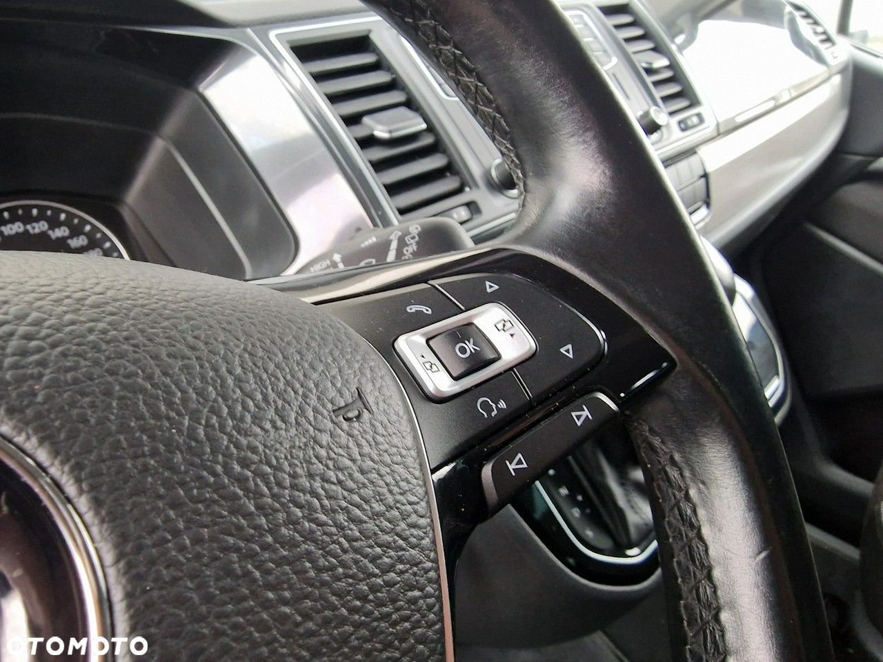 Volkswagen Multivan - 22