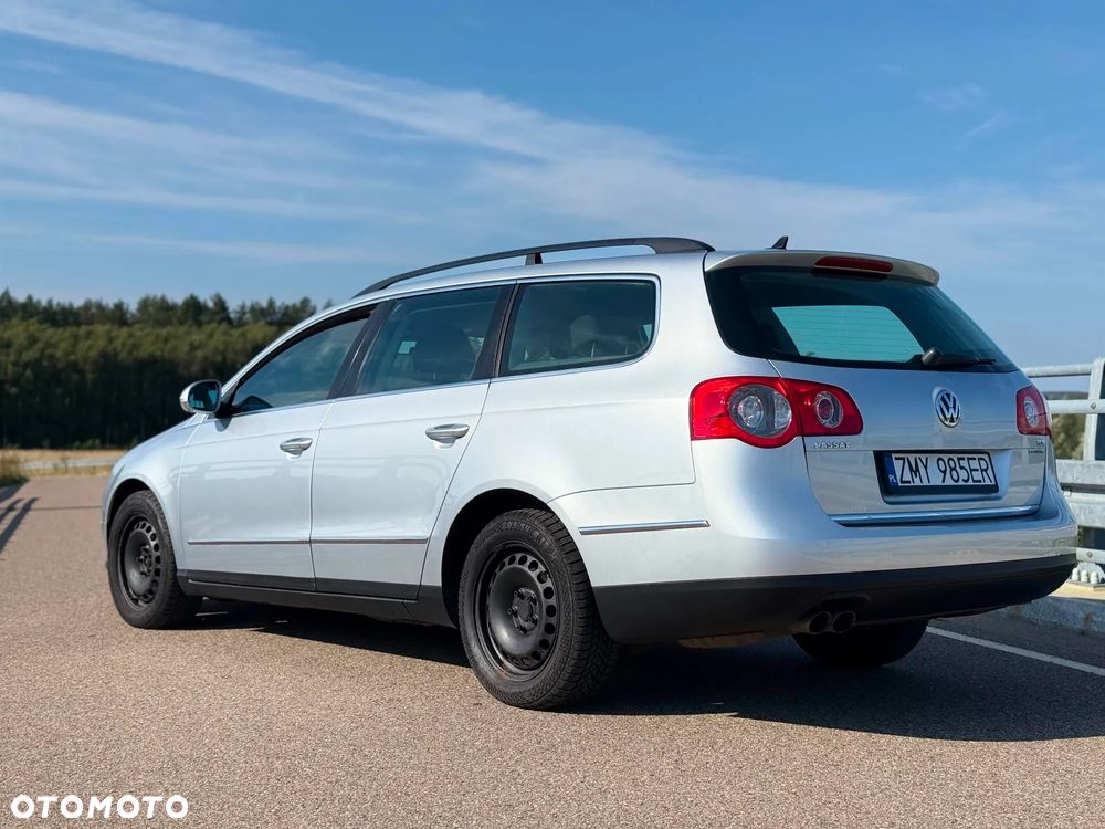 Volkswagen Passat 2.0 TDI Comfortline - 8