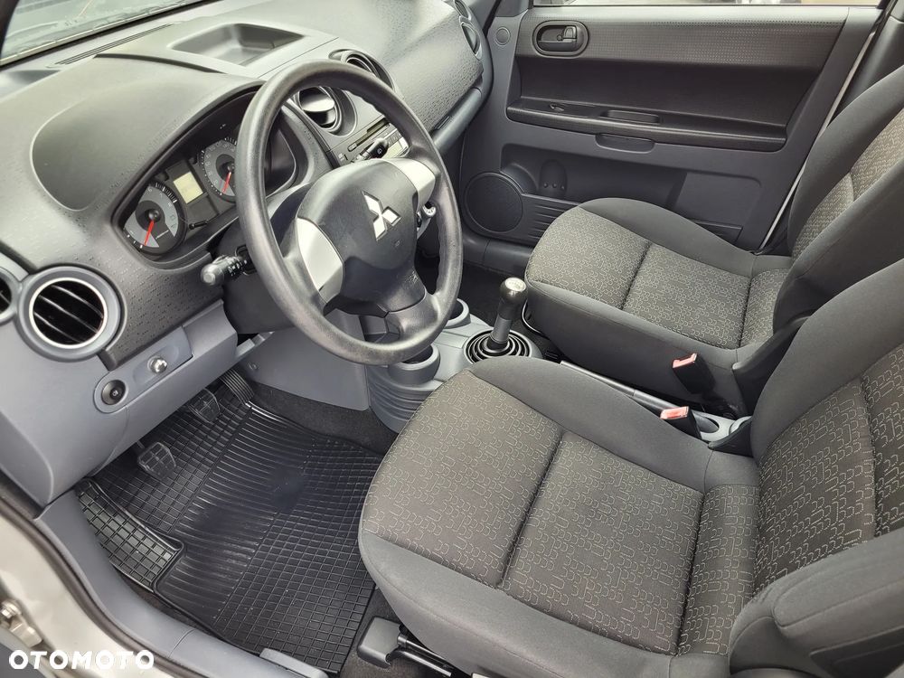 Mitsubishi Colt - 10