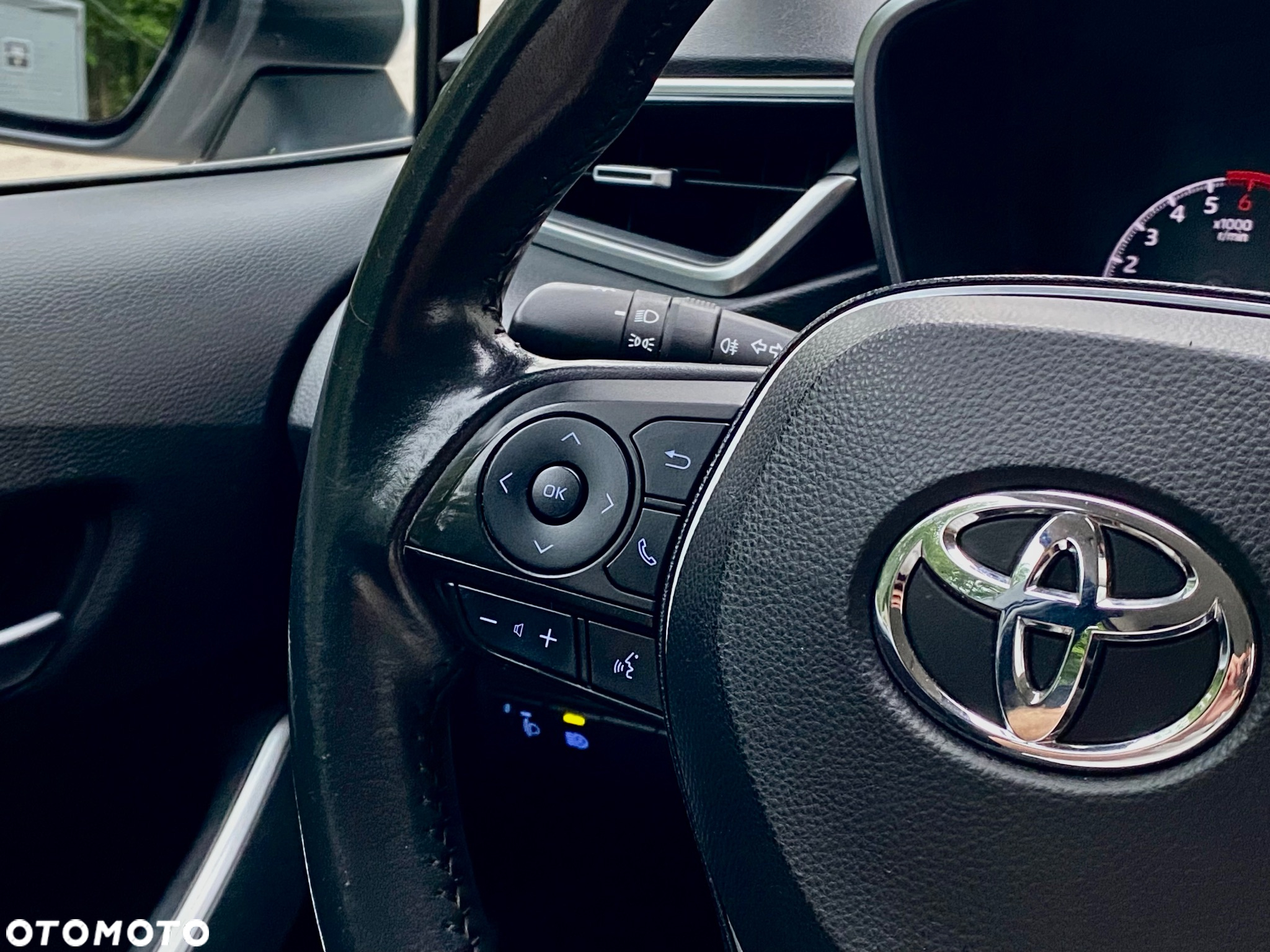 Toyota Corolla 1.8 Hybrid Comfort - 24