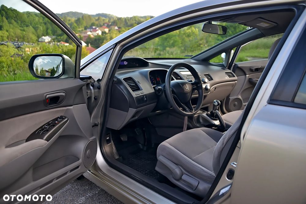 Honda Civic 1.8 Executive - 23