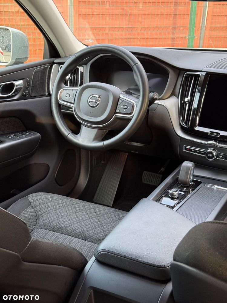 Volvo XC 60 B4 B Momentum Pro - 16