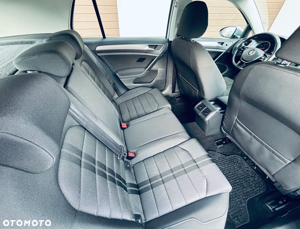 Volkswagen Golf - 26