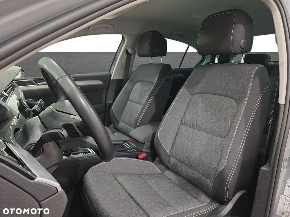 Volkswagen Passat - 12
