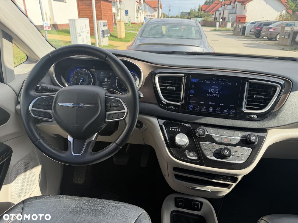 Chrysler Pacifica - 5