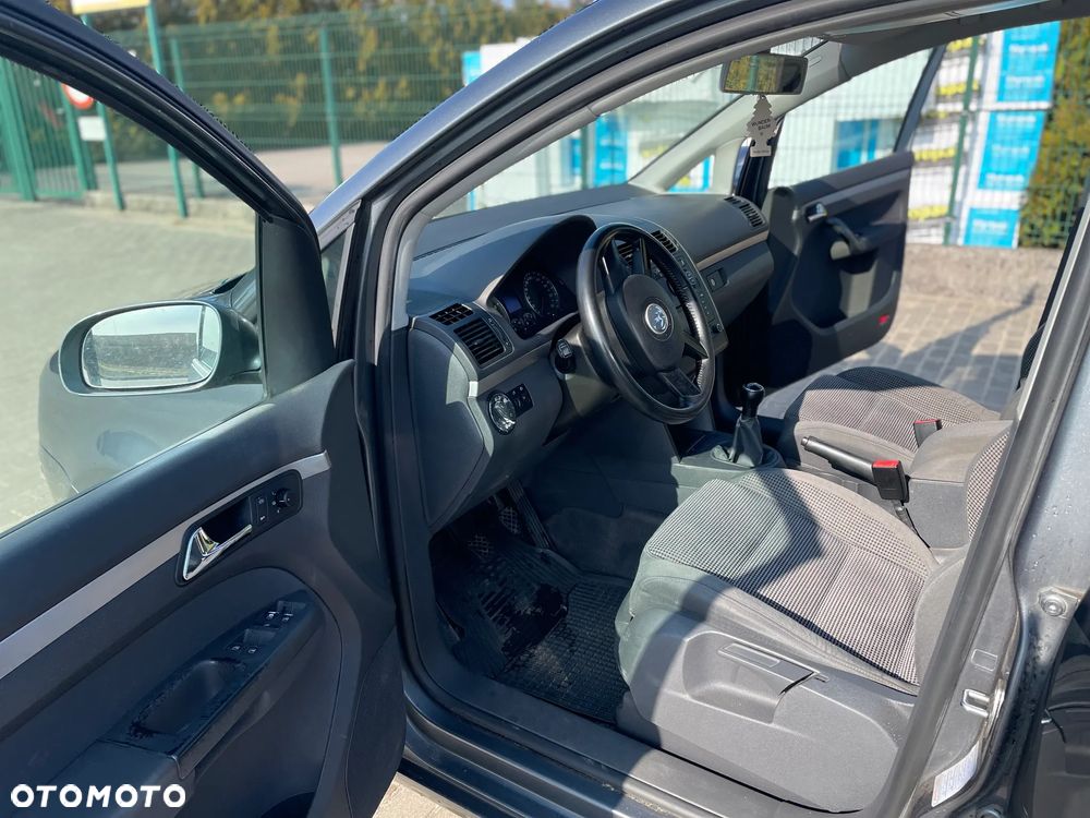 Volkswagen Touran 1.6 FSI - 8