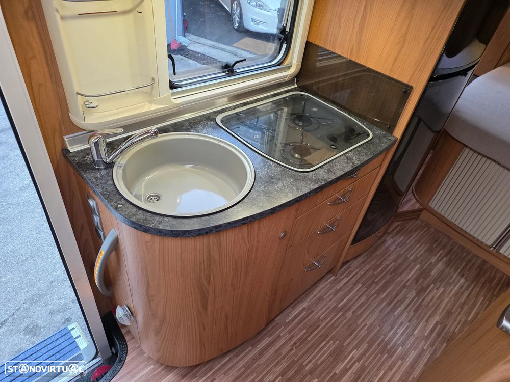 Burstner Aviano 725i cama central - 20