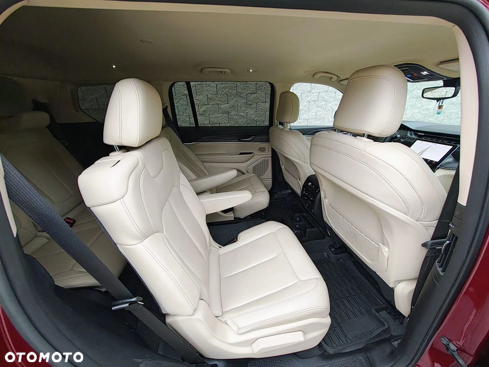 Jeep Grand Cherokee - 34