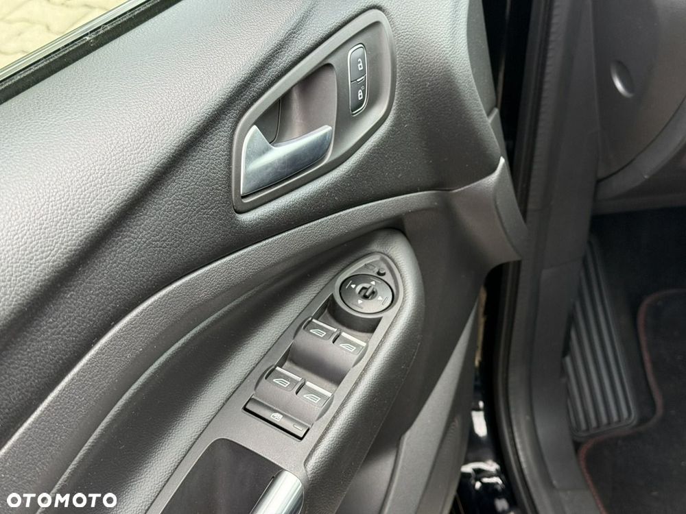 Ford Kuga 1.5 EcoBoost 2x4 ST-Line - 24