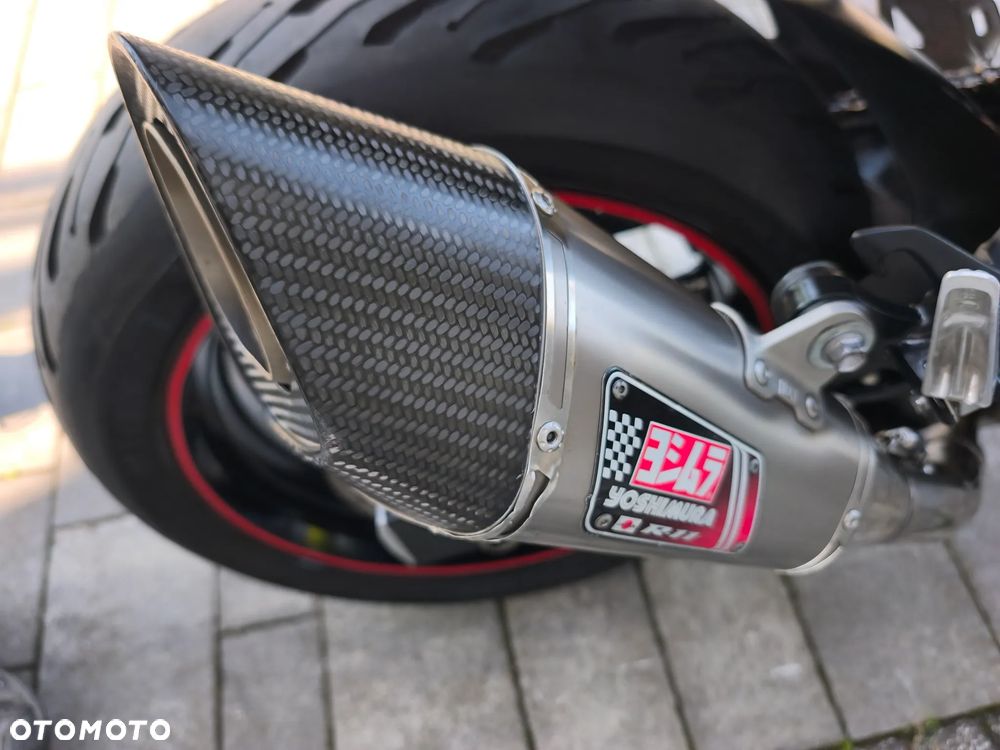 Suzuki GSR - 37
