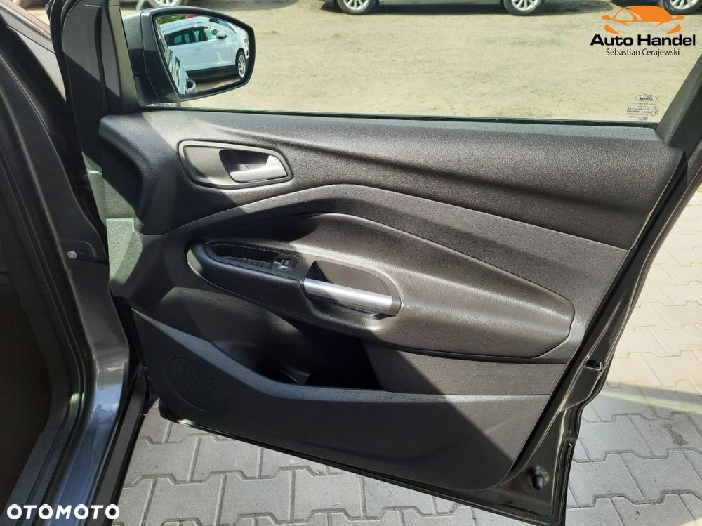 Ford Kuga 1.5 EcoBoost 2x4 Titanium - 38