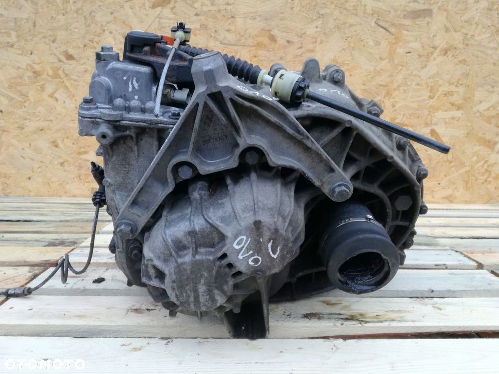 volvo v50 skrzynia biegów 766r 7002 aa manualna 2.4 diesel 180km 2008 - 4