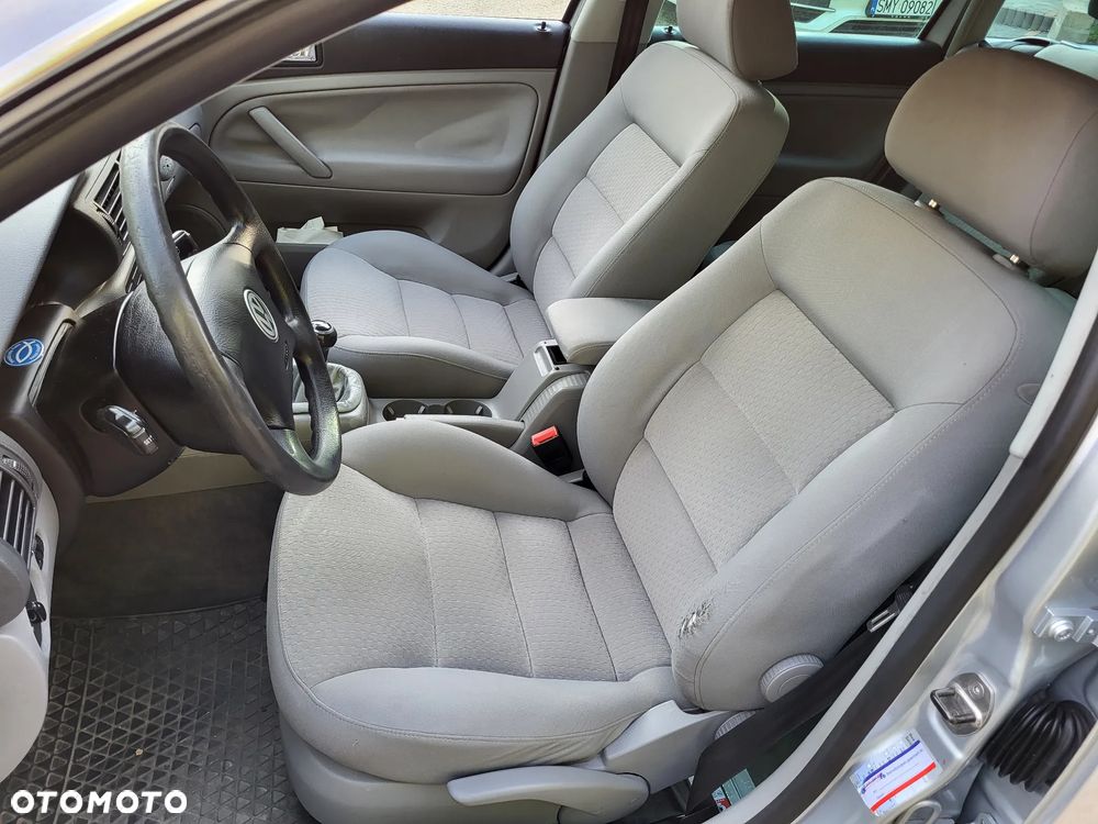 Volkswagen Passat 1.9 TDI Comfortline Family - 16