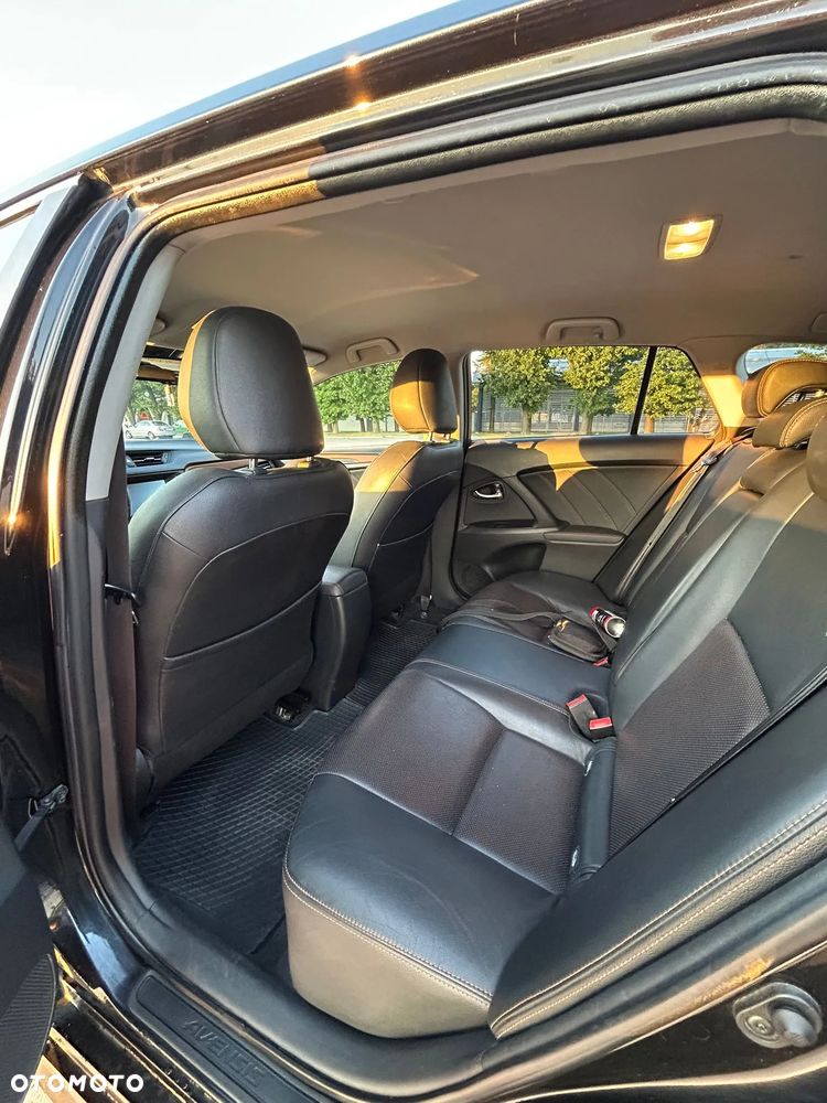 Toyota Avensis 2.0 D-4D Premium - 12