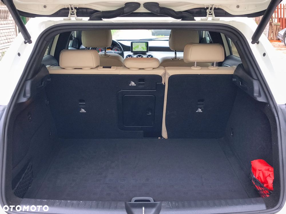 Mercedes-Benz GLA 250 4Matic 7G-DCT Activity Edition - 24