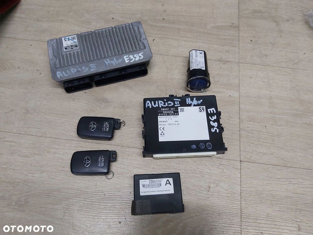 Toyota Auris II 1,8 hybryda Kluczyk komputer smart key - 1