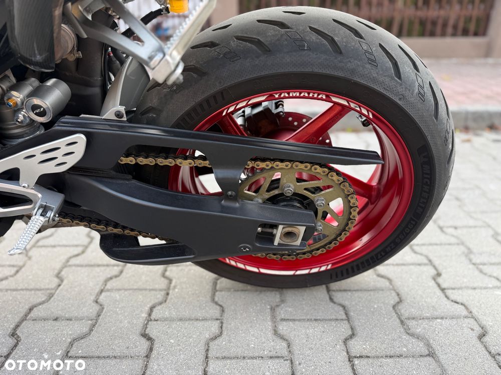 Yamaha R1 - 27