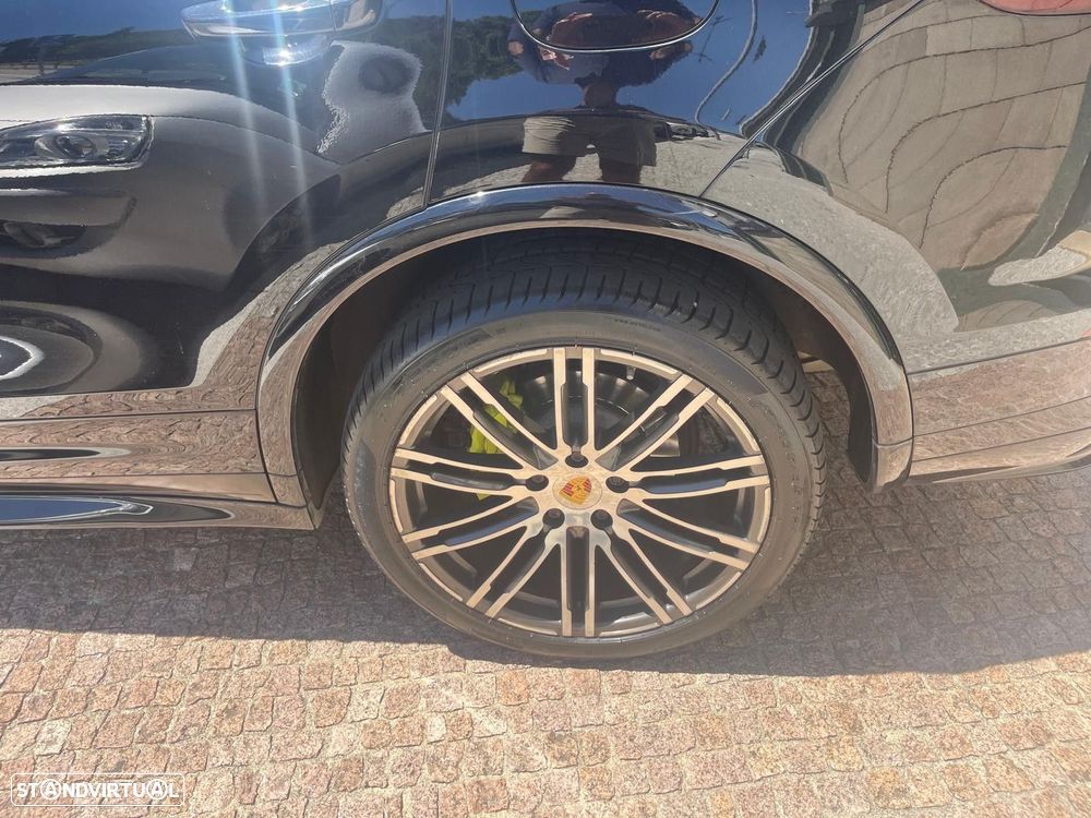 Porsche Cayenne S E-Hybrid - 12