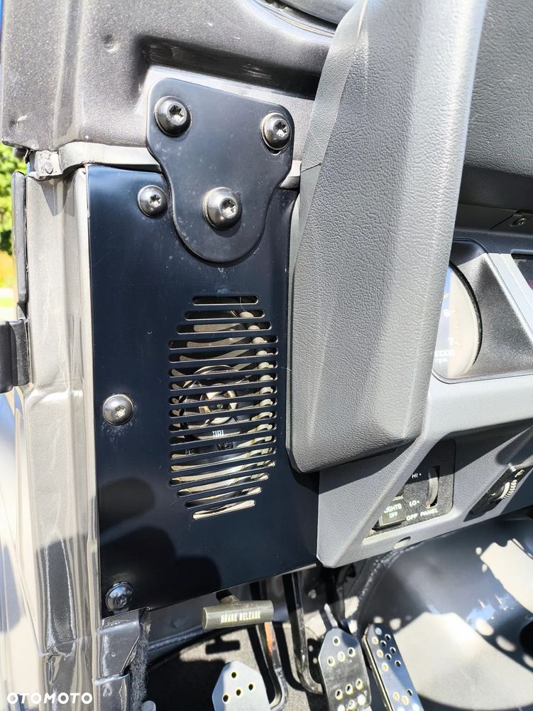 Jeep Wrangler 2.5L - 9