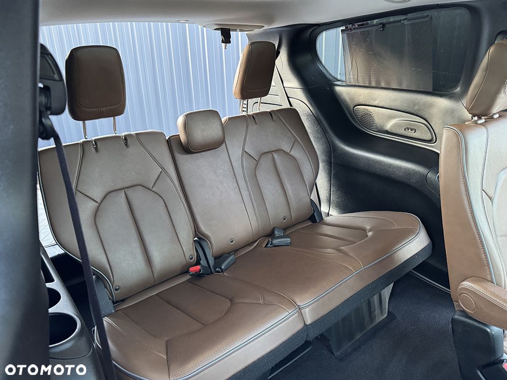 Chrysler Pacifica - 17