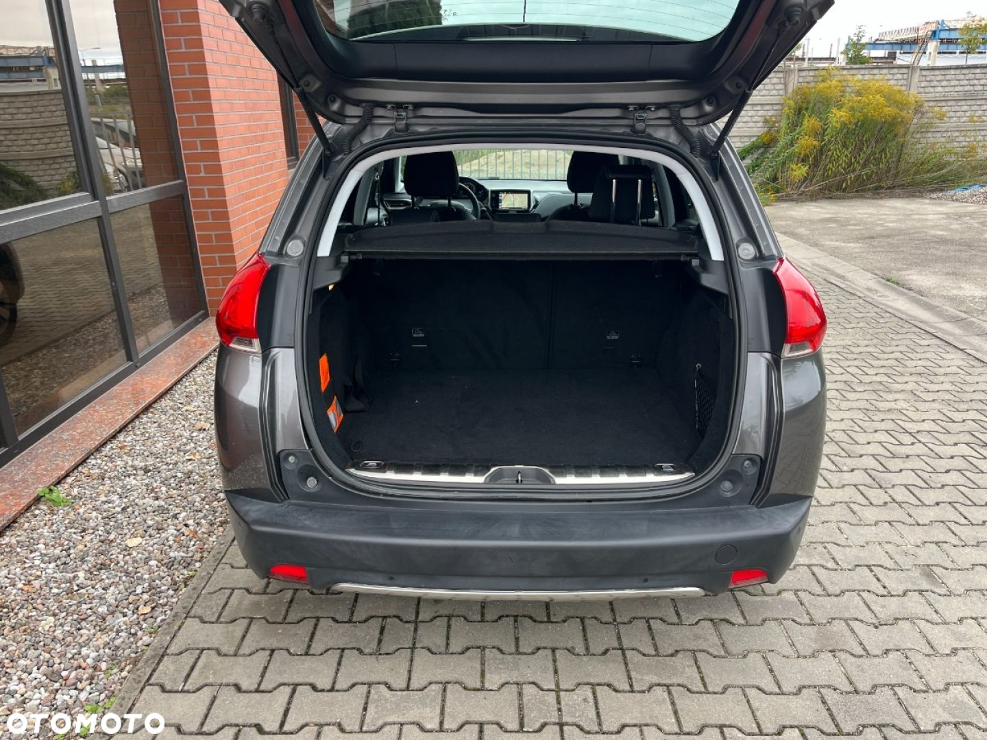 Peugeot 2008 1.2 Pure Tech Allure S&S EAT6 - 31