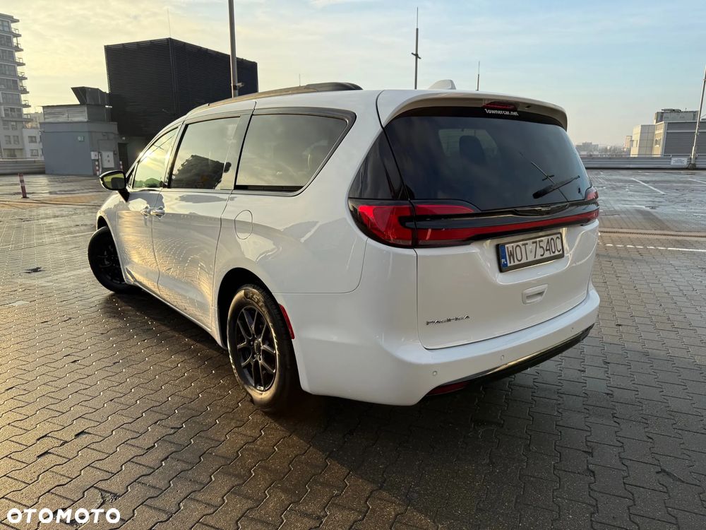 Chrysler Pacifica - 17