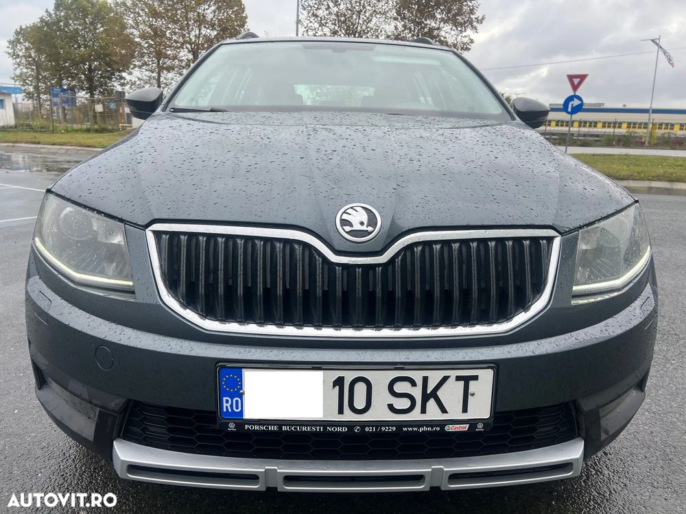 Skoda Octavia Combi 2.0 TDI 4x4 DSG Scout - 10