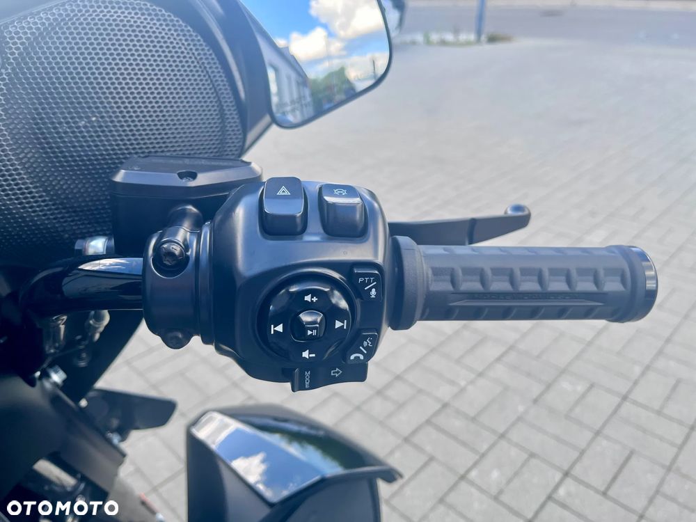 Harley-Davidson Touring Street Glide - 16