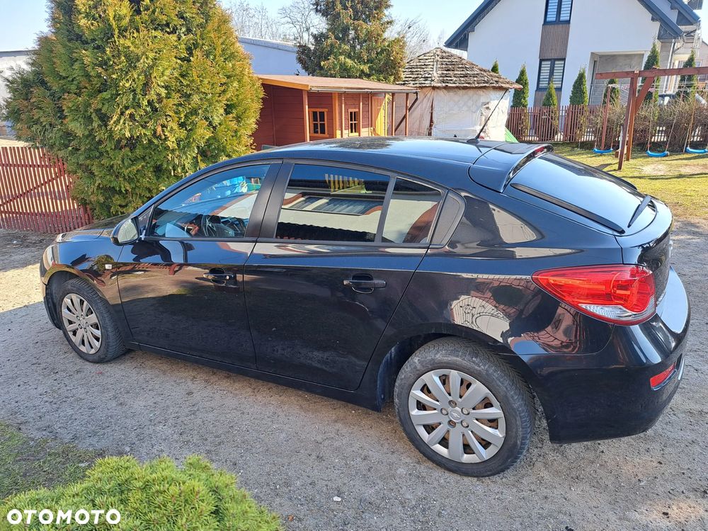 Chevrolet Cruze 1.6 LS - 6