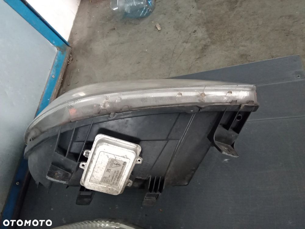 Lampa prawy przód Mercedes W906 Xenon - 14