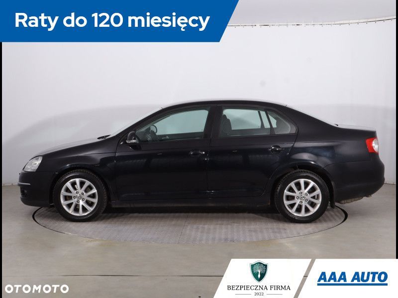 Volkswagen Jetta - 4