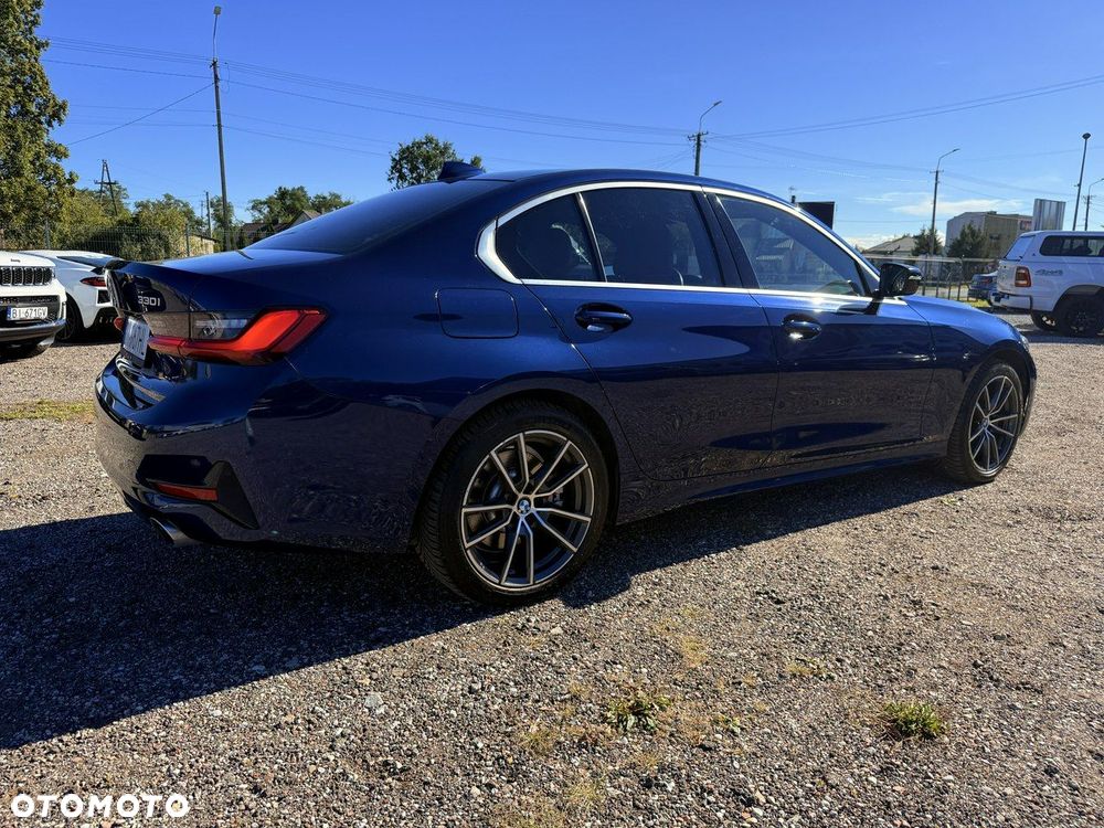 BMW Seria 3 330i xDrive - 21