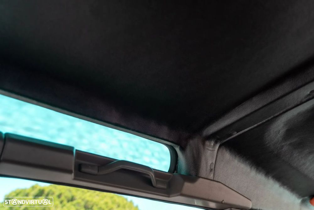 Land Rover Defender - 17