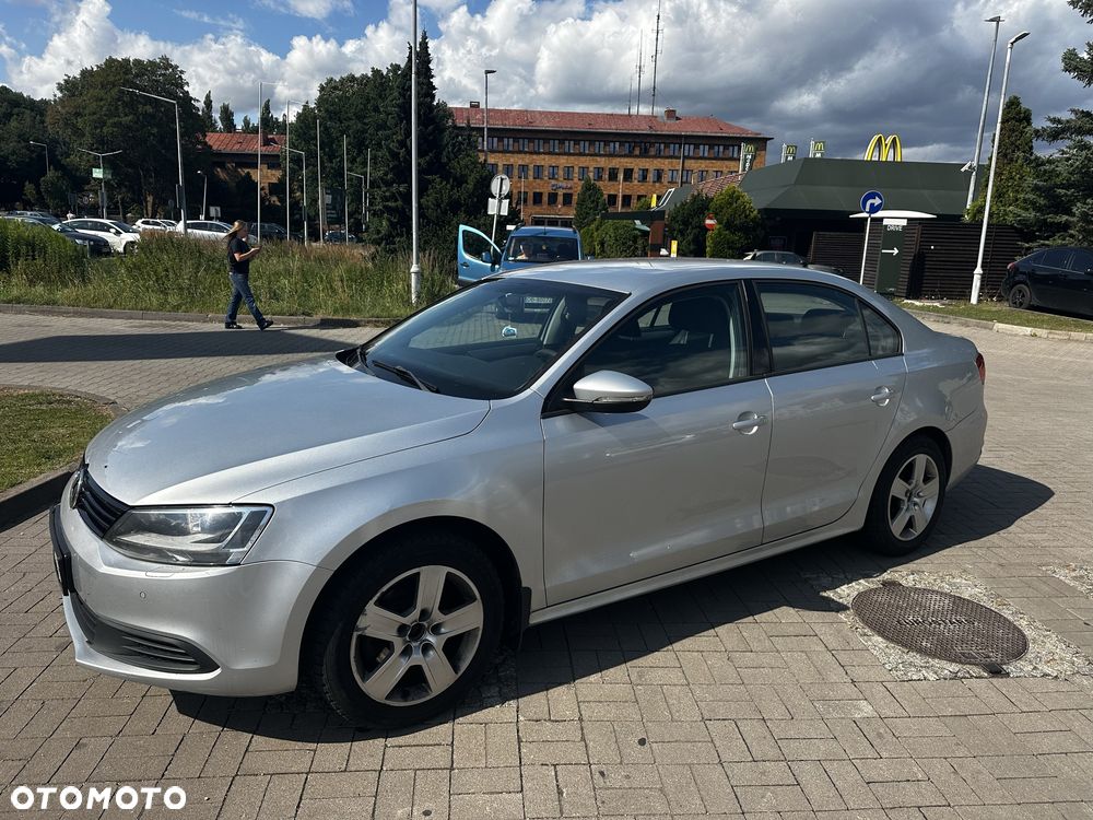 Volkswagen Jetta - 2