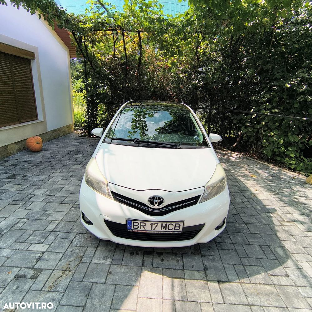 Toyota Yaris 1.3 Dual VVT-i Terra Plus - 1