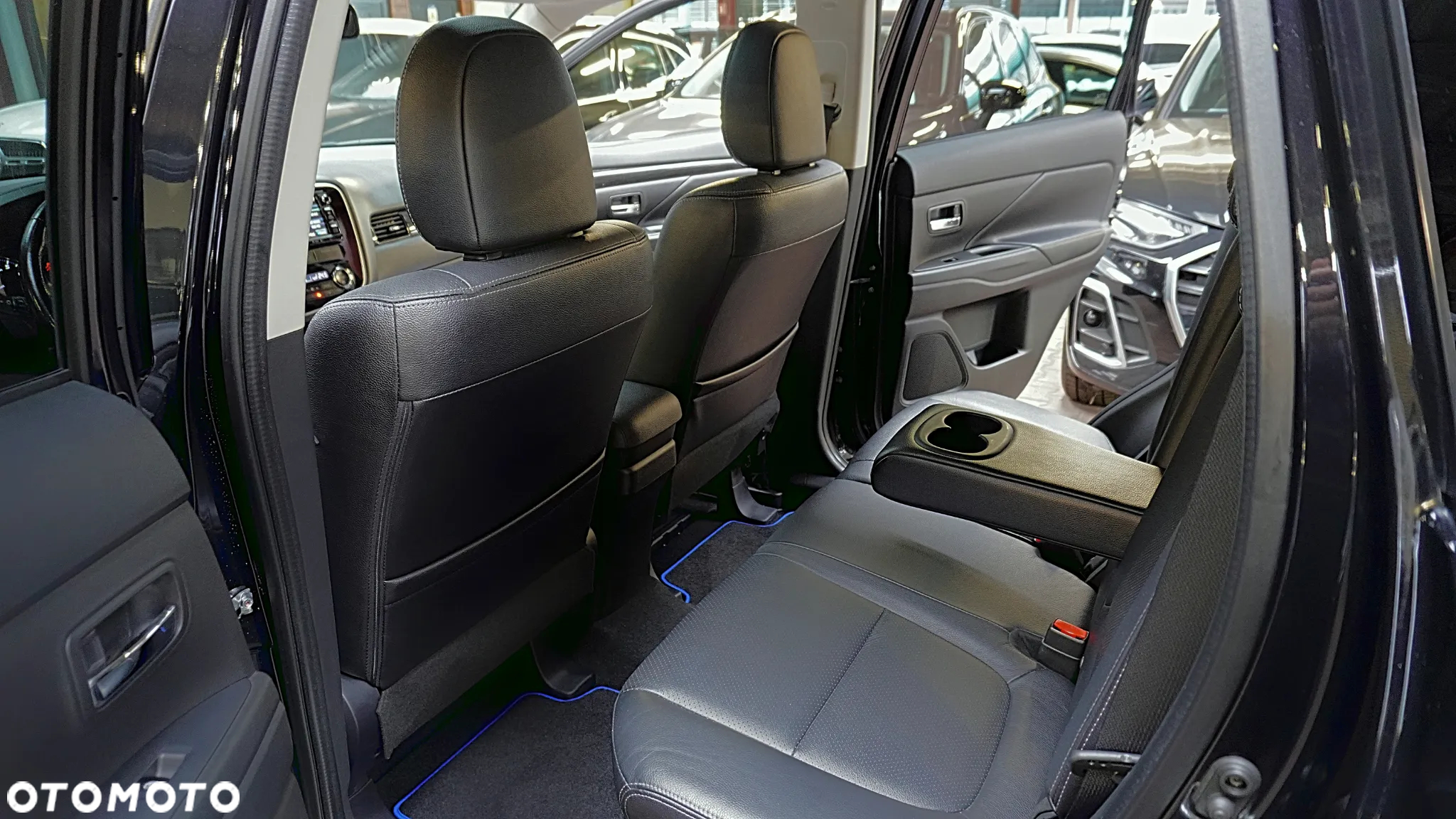 Mitsubishi Outlander 2.0 Intense + Navi 4WD CVT - 18