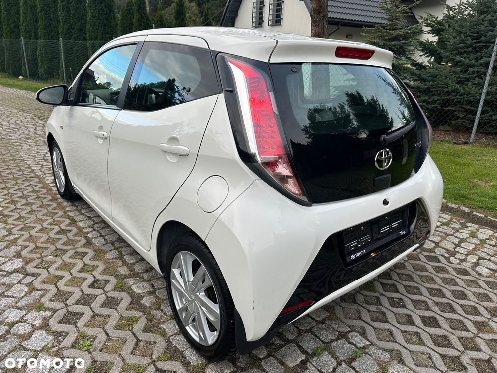 Toyota Aygo x-play - 4