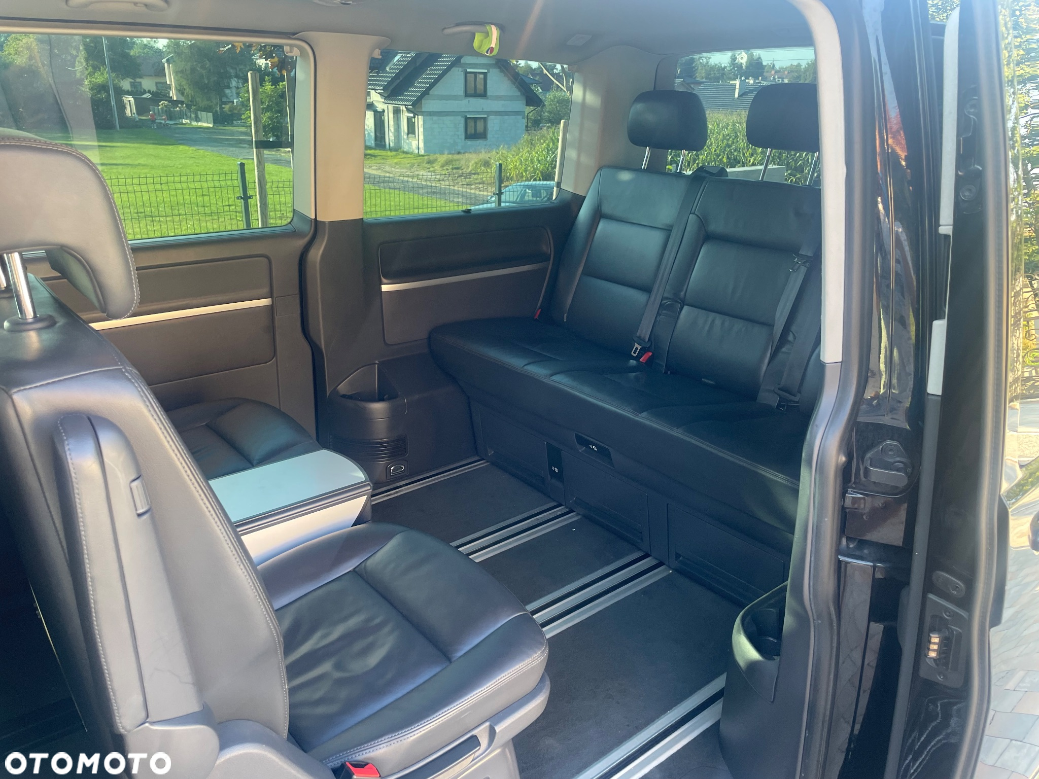 Volkswagen Multivan - 16