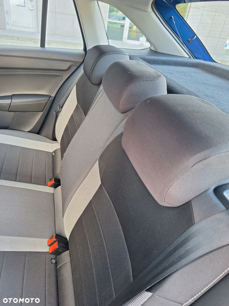 Skoda RAPID 1.2 TSI Ambition - 12