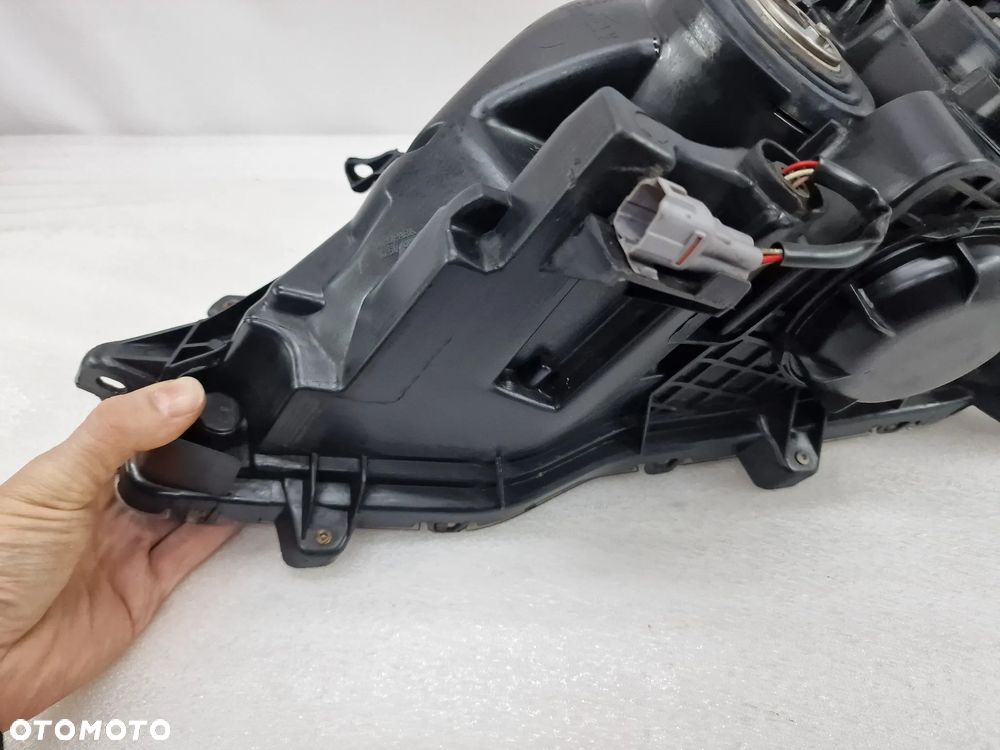 TOYOTA SIENNA SE 15- PRAWA LAMPA PRZEDNIA PRZÓD , NR AUKCJI LA317 - 12