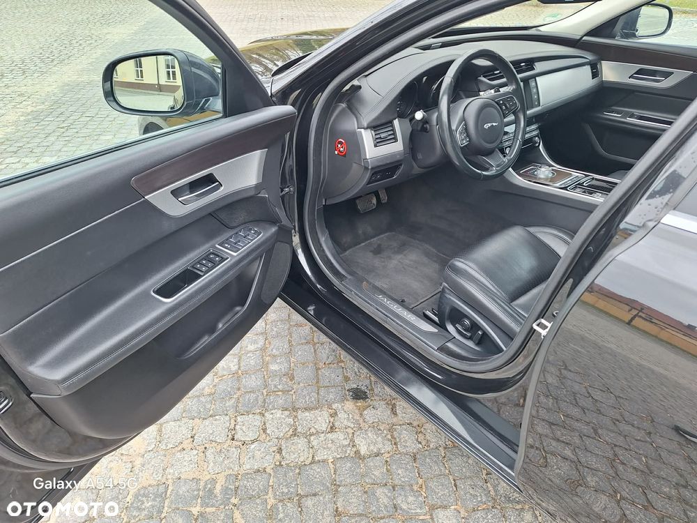 Jaguar XF 20d Prestige - 9