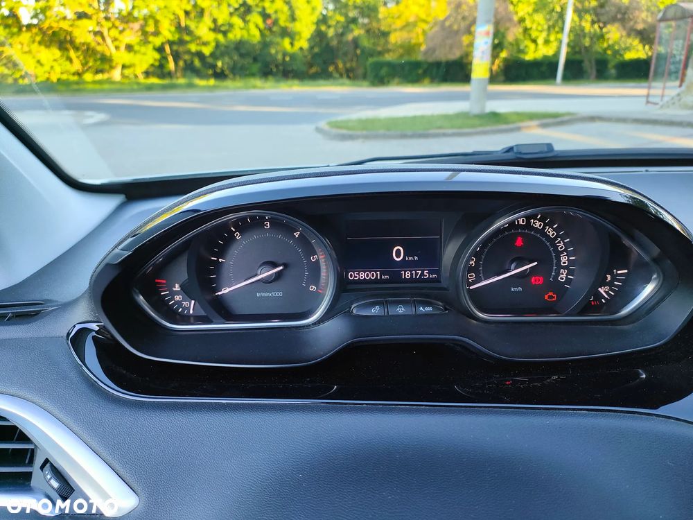 Peugeot 208 1.6 e-HDi Allure STT - 8