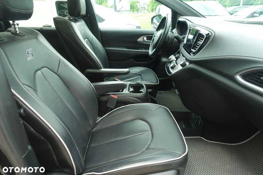 Chrysler Pacifica - 26