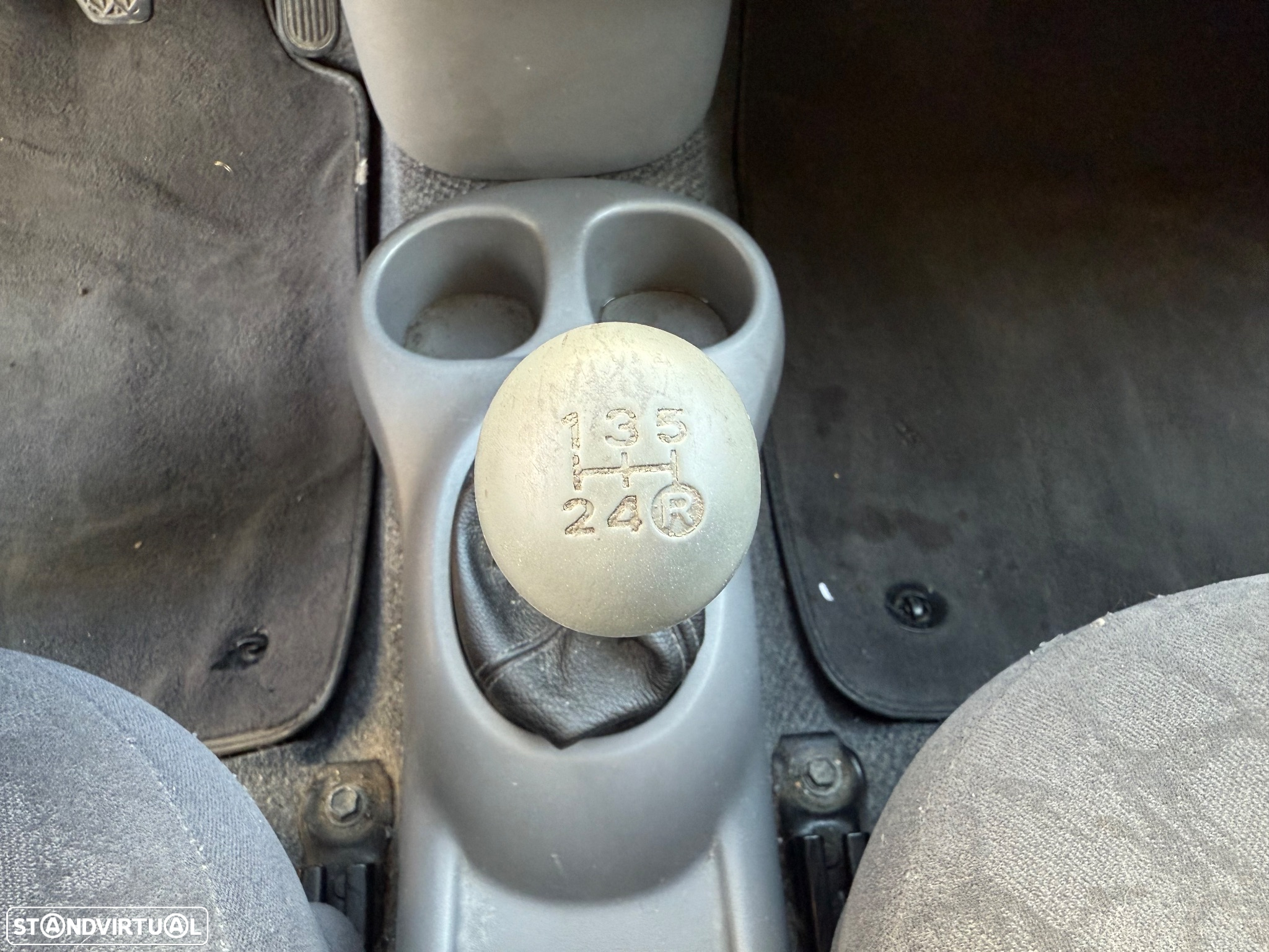 Toyota Yaris 1.0 Sol ABS+CD+AC - 25