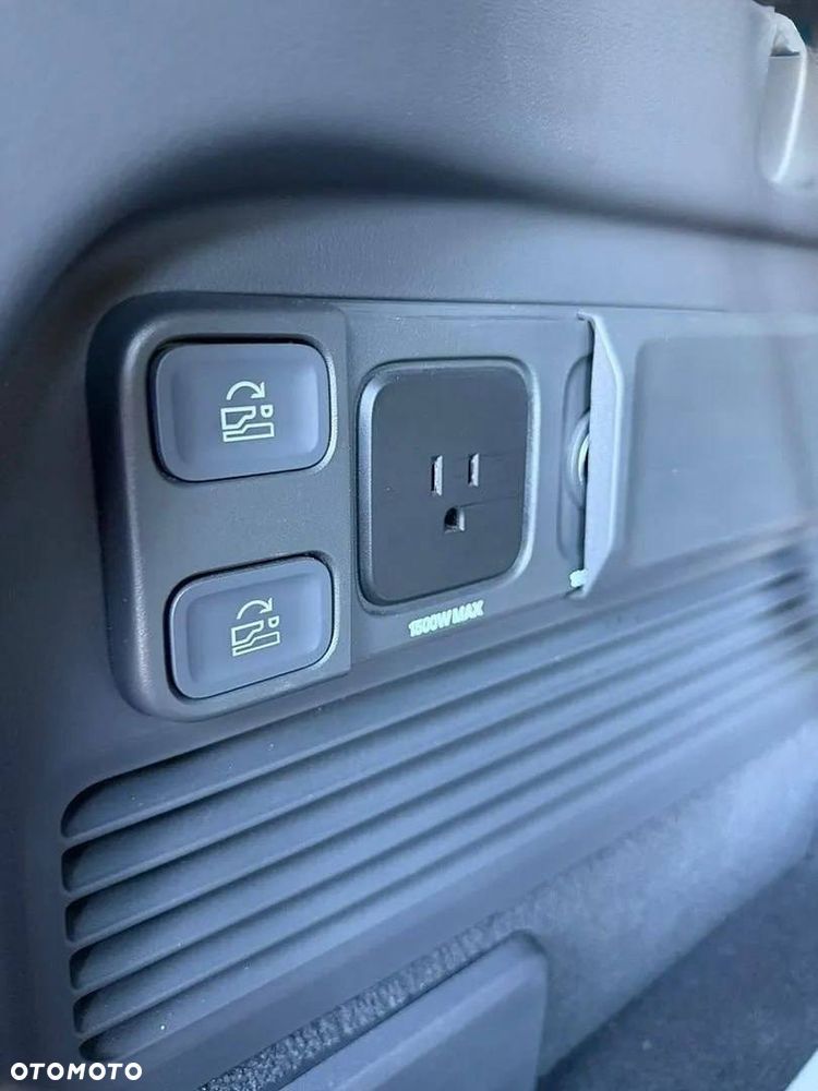 Rivian R1S - 13