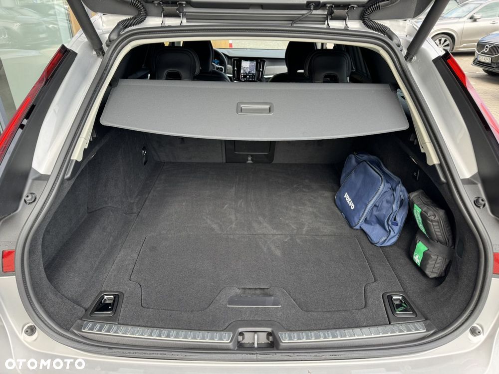 Volvo V90 T6 AWD Plug-In Hybrid Plus Dark - 13